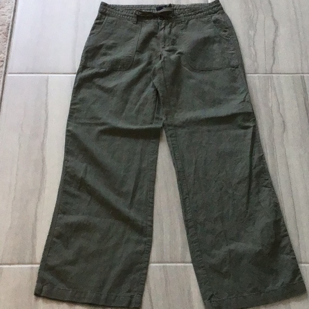 Gap wide leg pants size 2R in army green color.